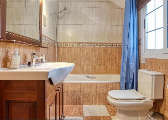 Casa El Paraiso - Private Pool, Jacuzzi, Air-con And Bbq By Lanzarote