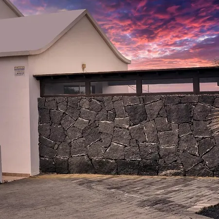 Casa El Paraiso - Private Pool, Jacuzzi, Air-con And Bbq By Lanzarote *